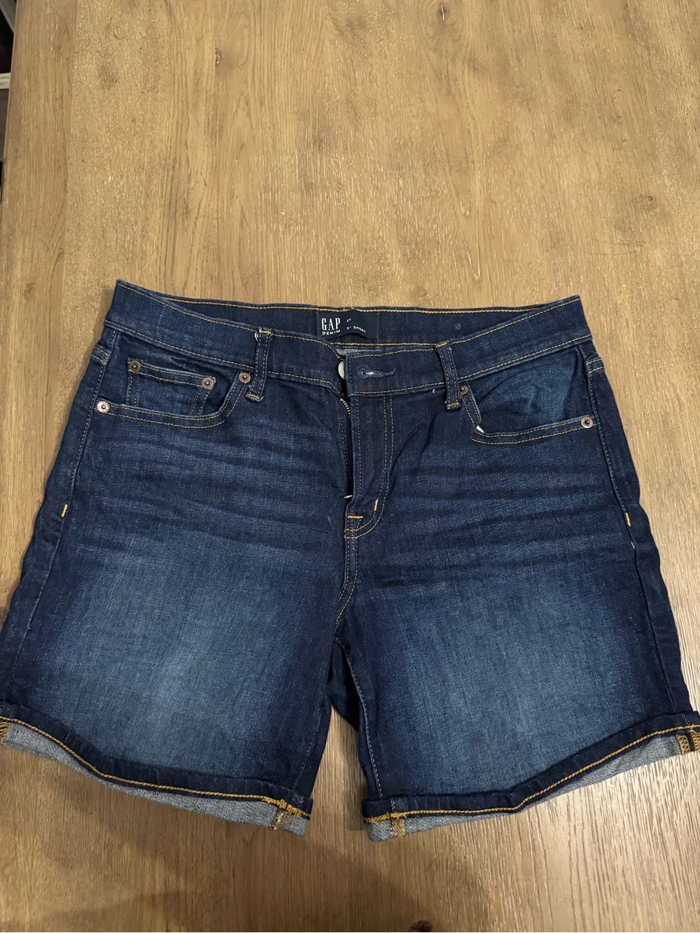 Women’s gap factory denim shorts size 27